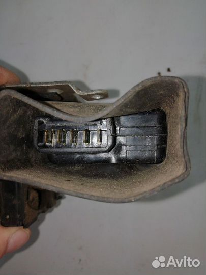 Замок двери Renault Logan