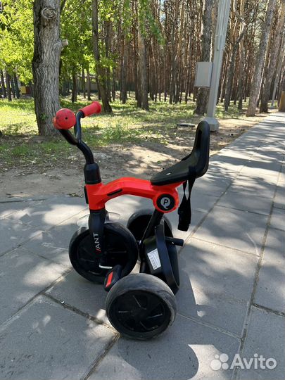 Трехколесный велосипед с ручкой