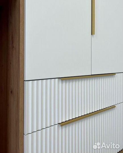 Шкаф белый до потолка на заказ