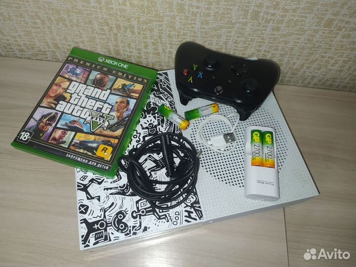 Игровая приставка Xbox One S 1 геймпад + GTA 5