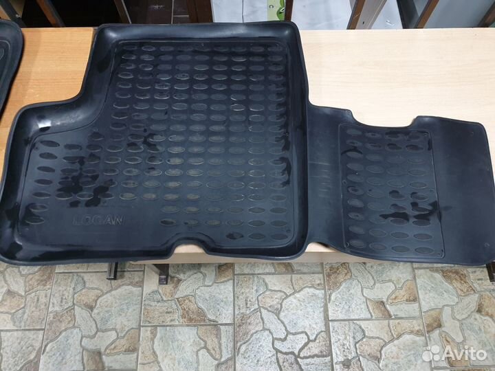 Комплект резиновых ковриков логан-1