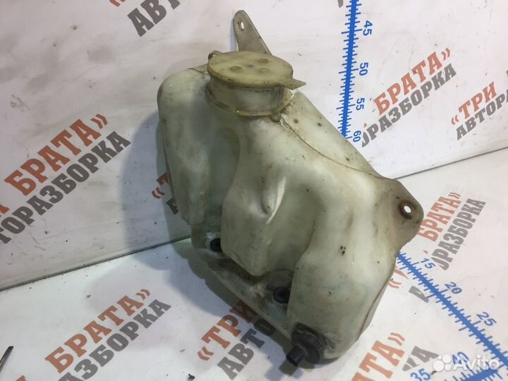 Мерседес Вито Бачок жидкости омывателя стекла