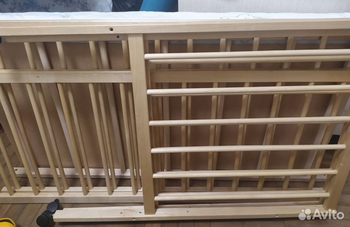 Детская кроватка с матрасом