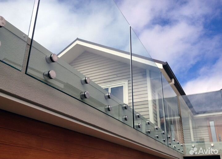 Стеклянные ограждения перил