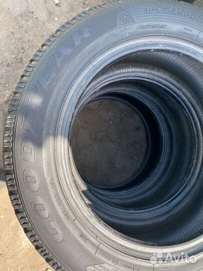 Goodyear UltraGrip 500 235/60 R18 107T