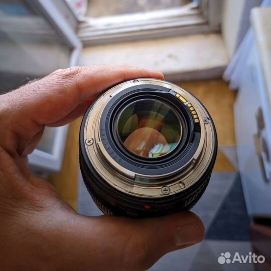 Объектив Canon 85mm 1.8 (в идеале,новый)