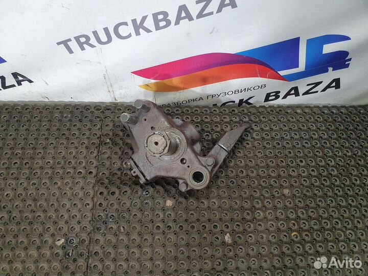 Кулак поворотный правый