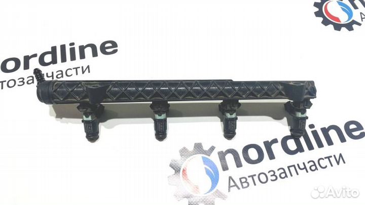 Топливная рампа с форсунками Skoda Rapid 1 NH cwvb