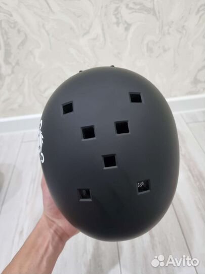 Шлем горнолыжный