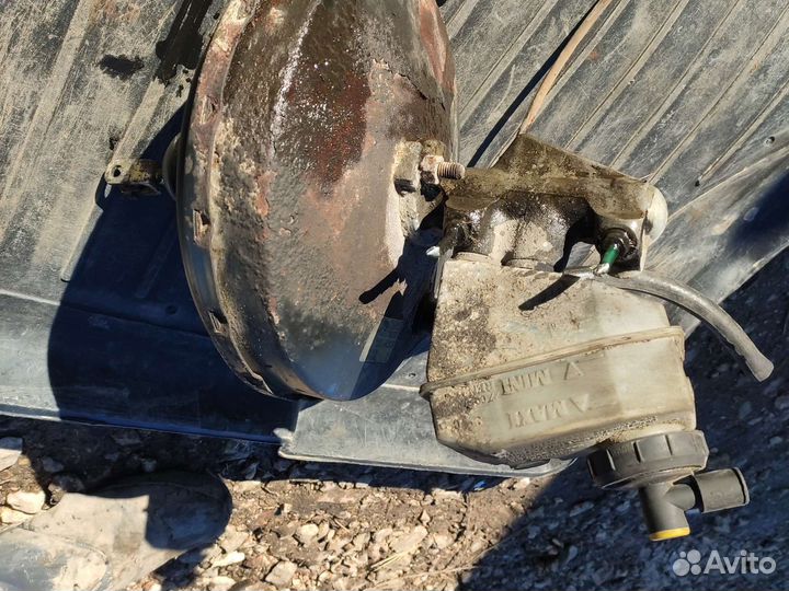 Вакуумный усилитель тормозов Рено Кангу 1