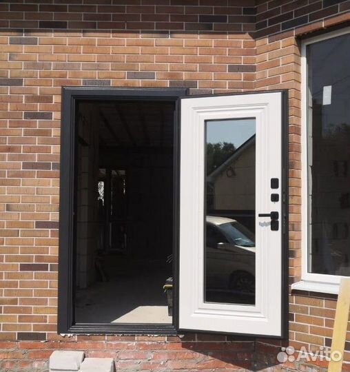 Дверь входная в частный дом