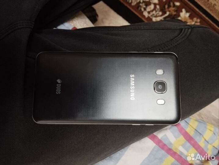 Телефон Samsung galaxy j7