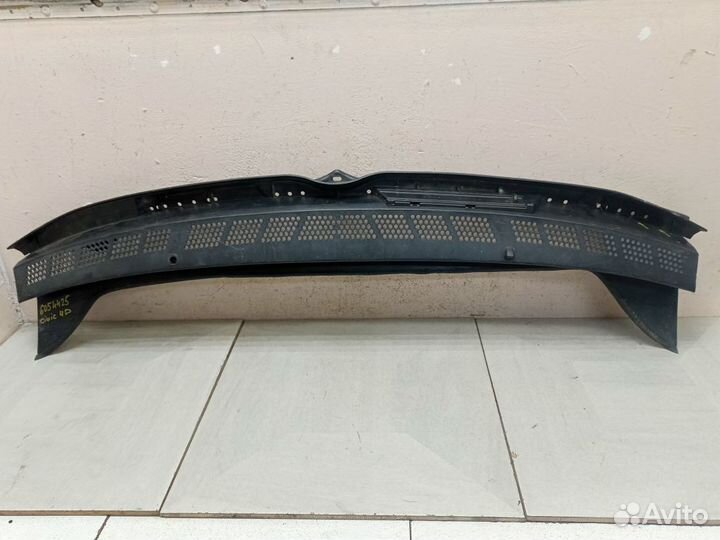 Водосток лобового стекла (жабо)