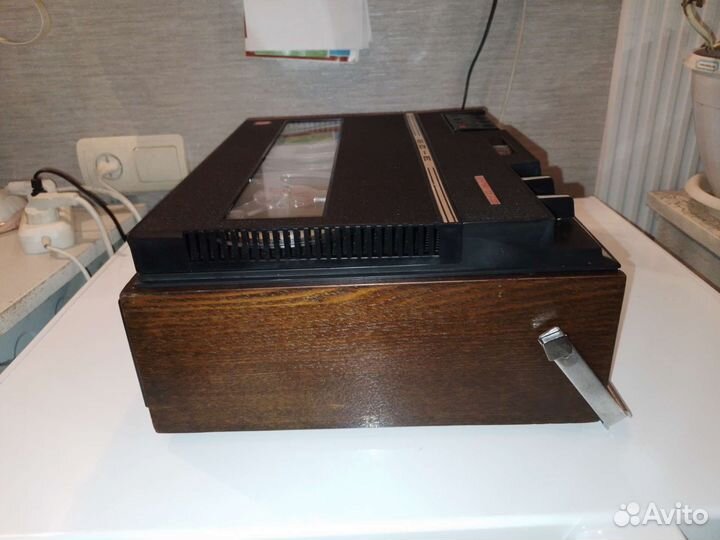 Катушечный магнитофон дайна