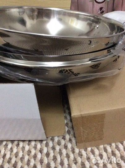 Большая стальная сковорода