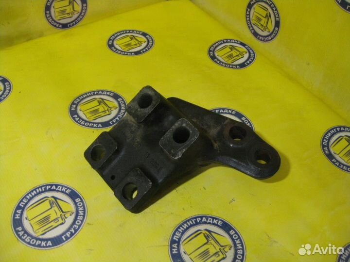 Кронштейн кпп правый 9402423305 mercedes-benz, axo