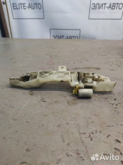 Ручка двери ответная часть задняя левая Kia Rio 3