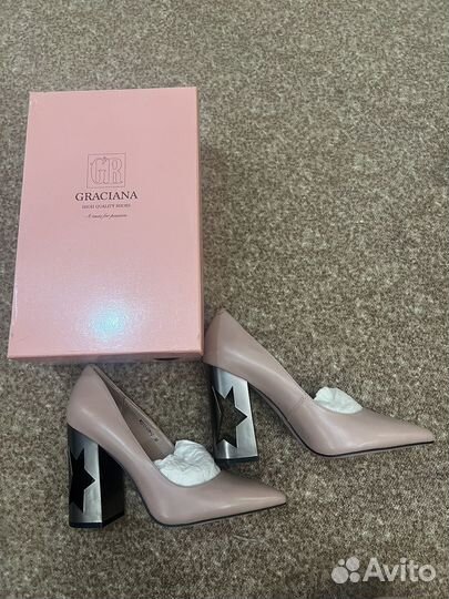 Женская одежда и обувь