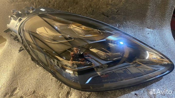 Правая фара Porsche Cayenne 959