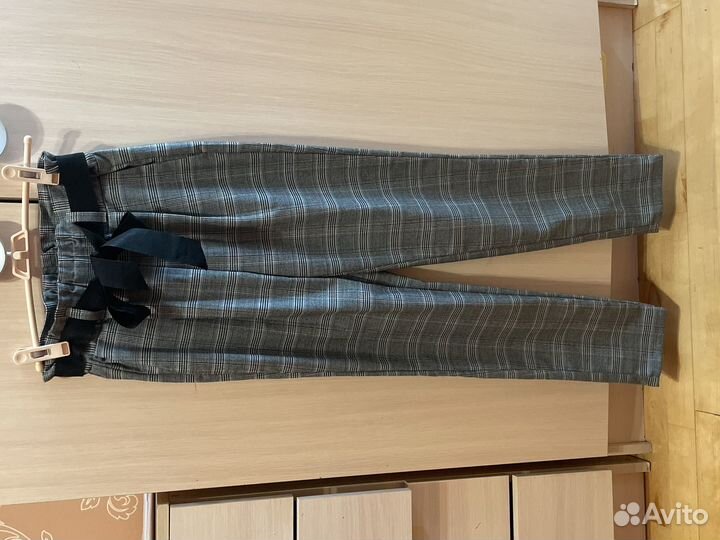 Блузка и брюки 140 (школьная форма)