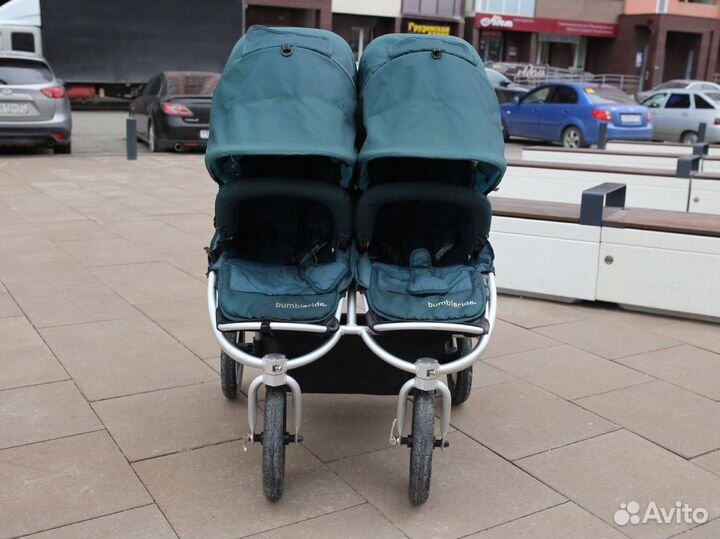 Коляска для двойни погодок Bumbleride