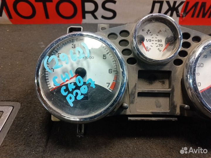 Приборная панель Peugeot 207 спидометр