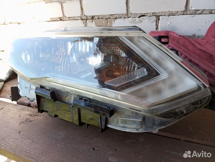 Фара правая Nissan X-trail t32 рестайлинг