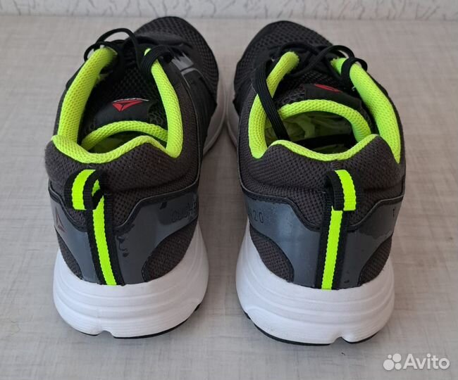 Кроссовки б/у Reebok Originals унисекс