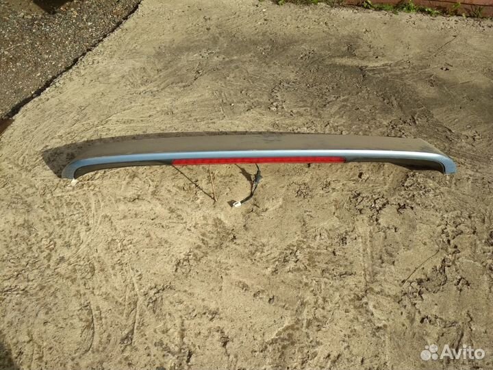 Спойлер пятой двери mazda 323F хэтчбэк (BJ)