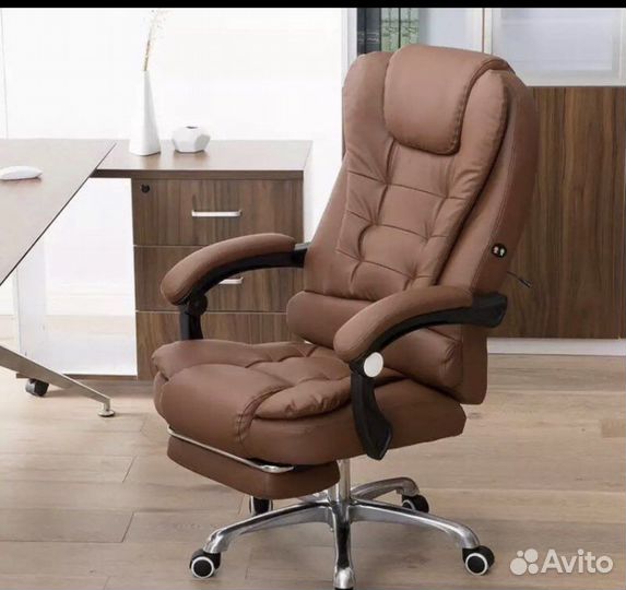 Офисное кожаное кресло руководителя