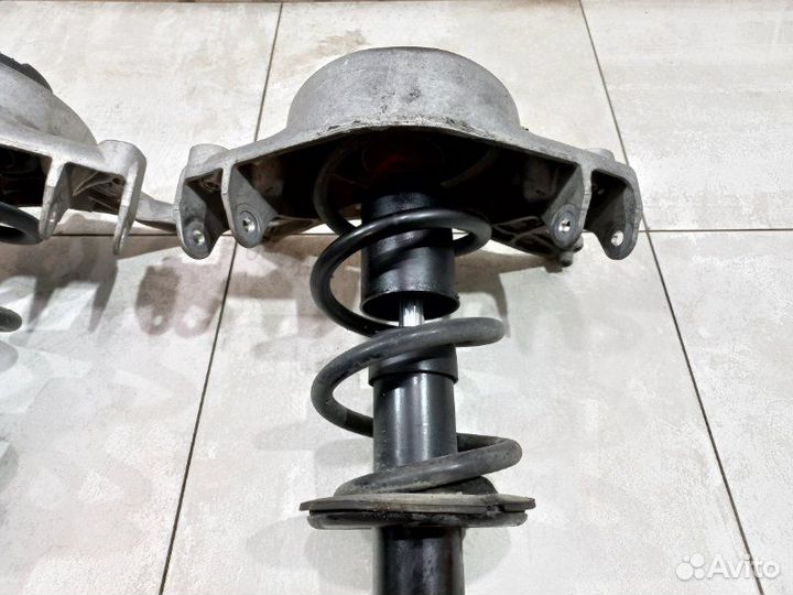 Стойки в сборе передние Audi A5 8T CDN 2010