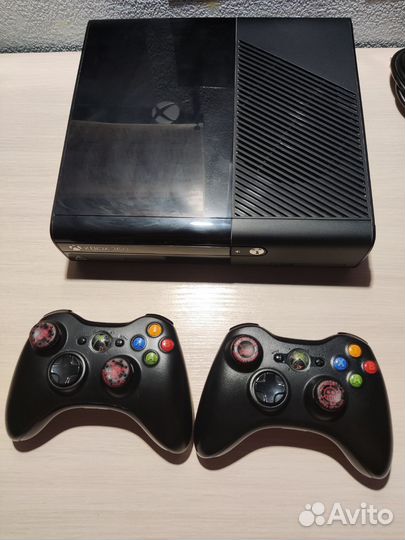 Xbox 360 elite Freeboot, 2 джойстика, 80+ игр