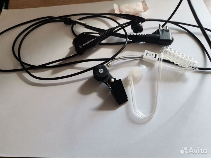 Гарнитура скрытого ношения для радиостанции