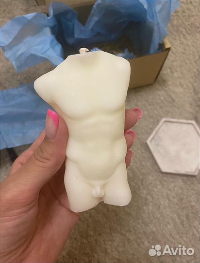 Свеча мужской торс Black pepper & amber, neroli