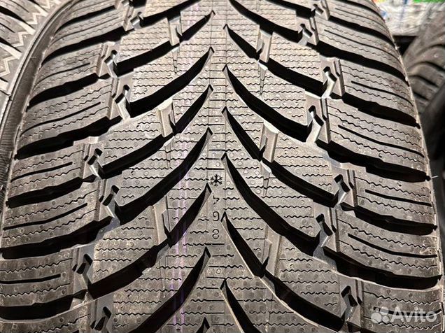 Nokian Tyres WR SUV 4 275/45 R21