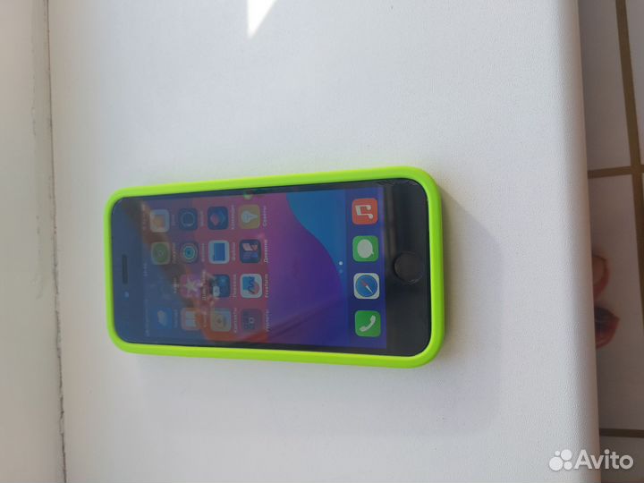 iPhone SE (2020), 64 ГБ