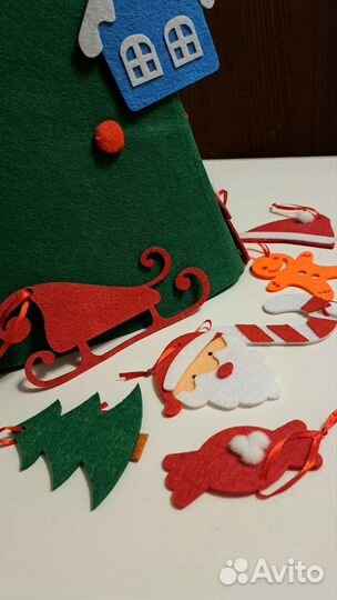 Елка из фетра с игрушками