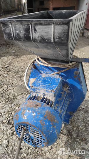 Мельница для зерна бу