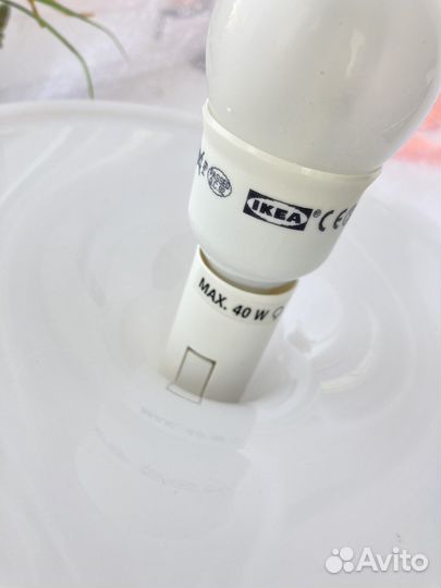 Настольная лампа IKEA белая с лампочкой