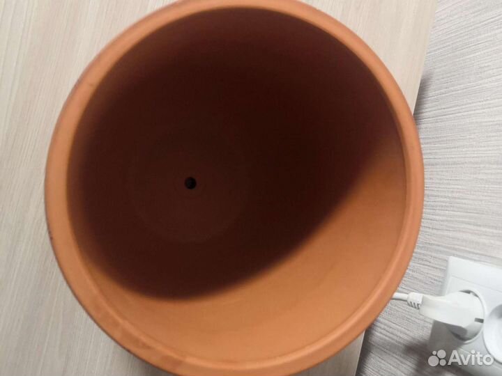 Большие глинянные кашпо для цветов