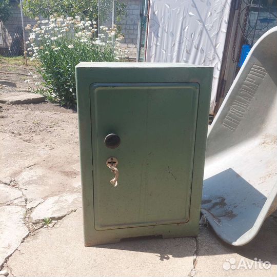 Сейф металлический
