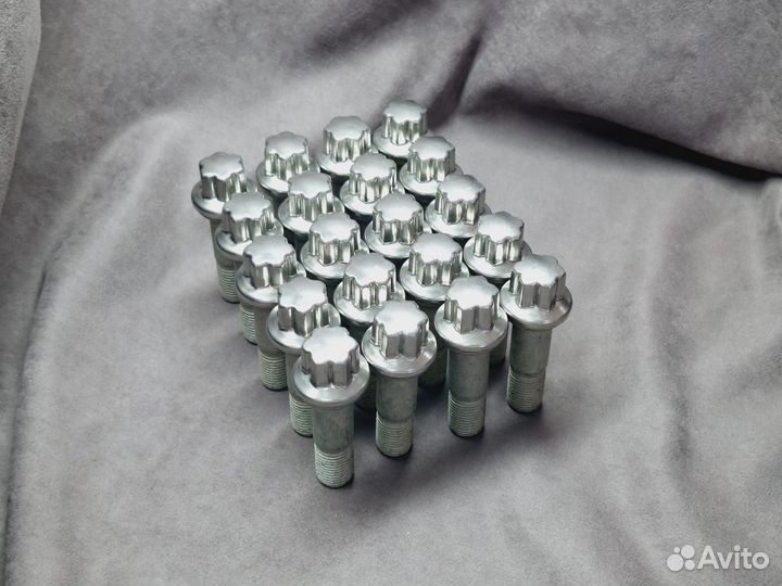 Удлиненные колесные болты Мерседес