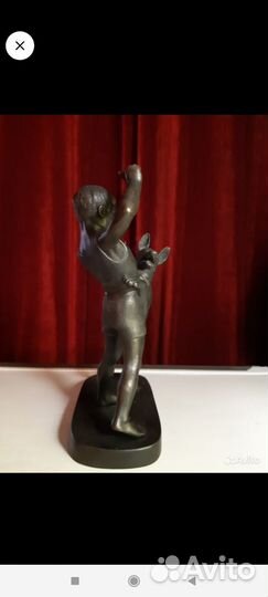 Касли-чугун-Мальчик с собакой.высота-38 см