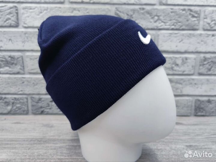 Шапка вязаная Nike синяя с белым логотипом