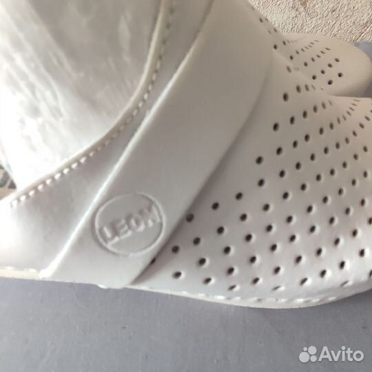 Анатомические кожаные сабо leon