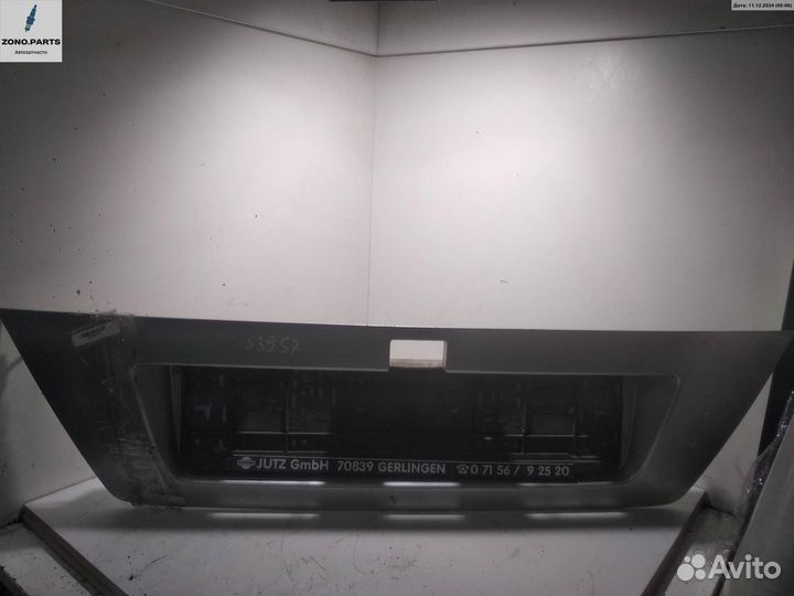 Накладка подсветки номера на Nissan Primera P11 (1999-2002)