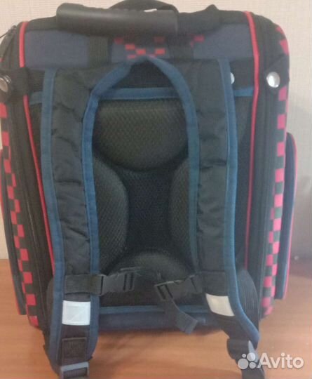 Рюкзак школьный с ортопедической спинкой