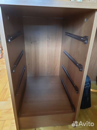 Письменный стол с тумбой