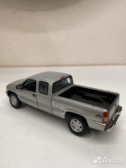 GMC sierra 1:43 Cararama