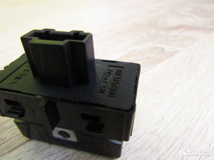 Кнопка центрального замка на Lifan Solano 2